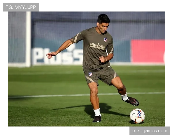 苏亚雷斯：技术型前锋如何重塑现代足球战术格局