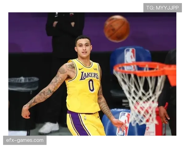 萨拉赫 vs 热尔维尼奥:边路进攻效率与战术角色对比 萨拉赫 vs 热尔维尼奥:边路进攻效率与战术角色对比