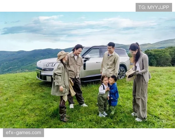 郑思维训练完直接去接娃，球拍还没放下奶粉已经冲好了